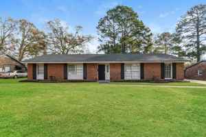 featured image of 553 E Moye Dr