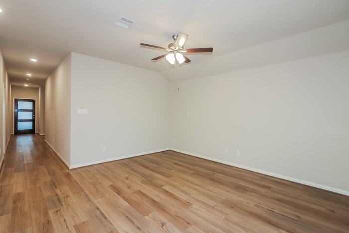 1022 Modesto Dr - Photo 2 of 15