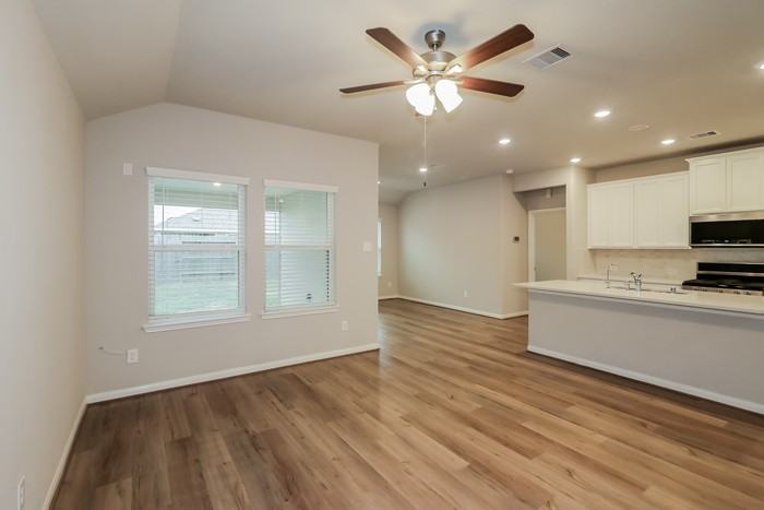 1022 Modesto Dr - Photo 3 of 15