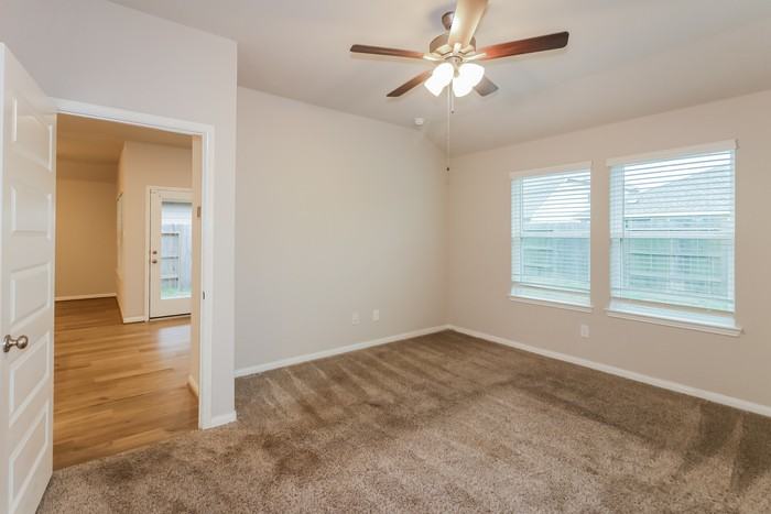 1022 Modesto Dr - Photo 7 of 15