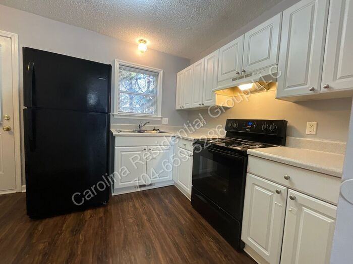 206 W 15th St #1 - Photo 4 of 13