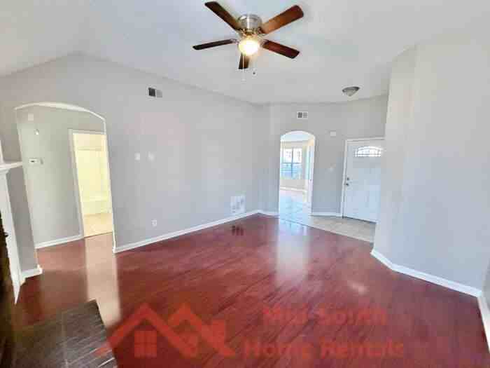 5827 Hickory Nutt Ln - Photo 3 of 20