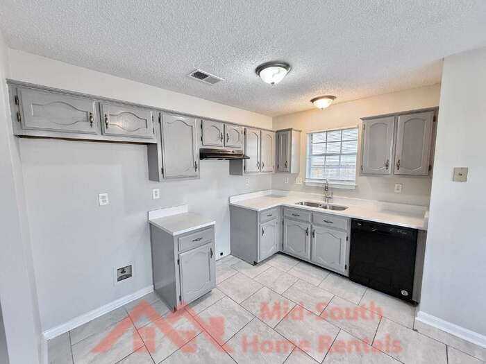 5827 Hickory Nutt Ln - Photo 5 of 20