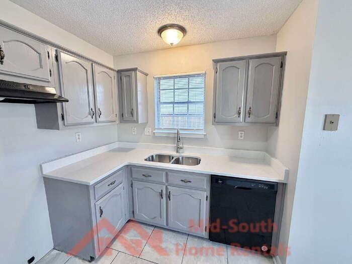 5827 Hickory Nutt Ln - Photo 6 of 20