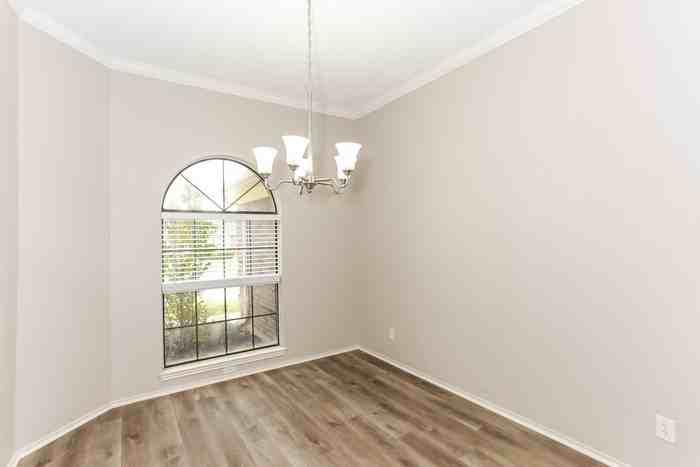 5600 Farris Dr - Photo 6 of 21