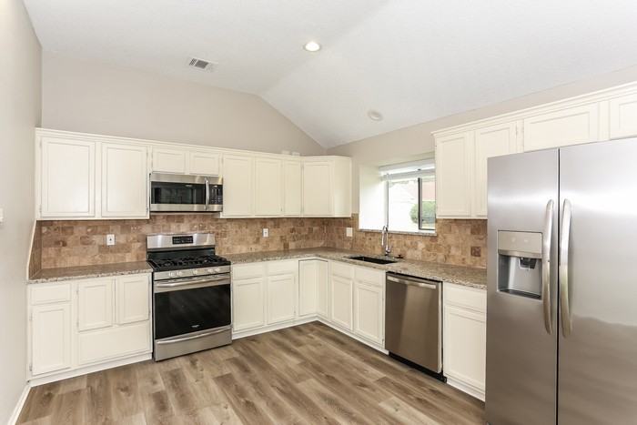 5600 Farris Dr - Photo 7 of 21