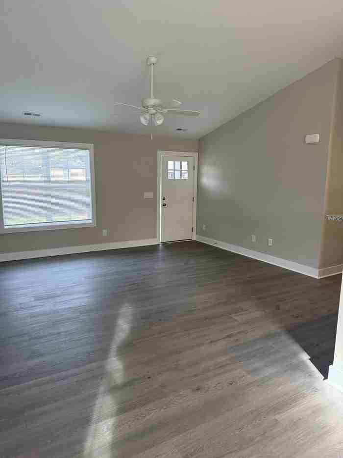 1002 Grace Ave - Photo 4 of 15