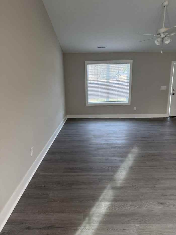 1002 Grace Ave - Photo 5 of 15