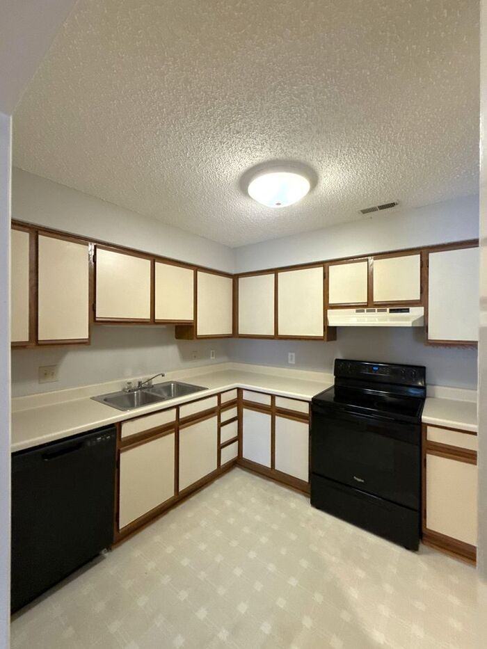 1001 Churchill Downs Ct #G - Photo 7 of 15