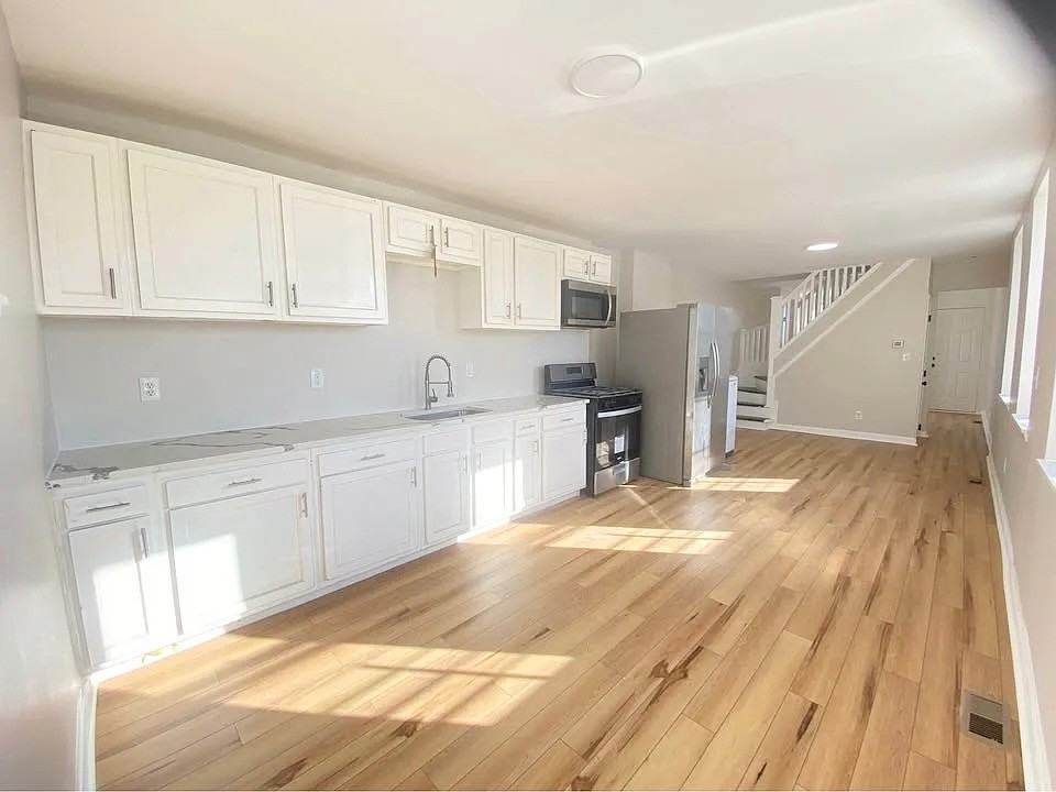 400 N Bradford St - Photo 2 of 20