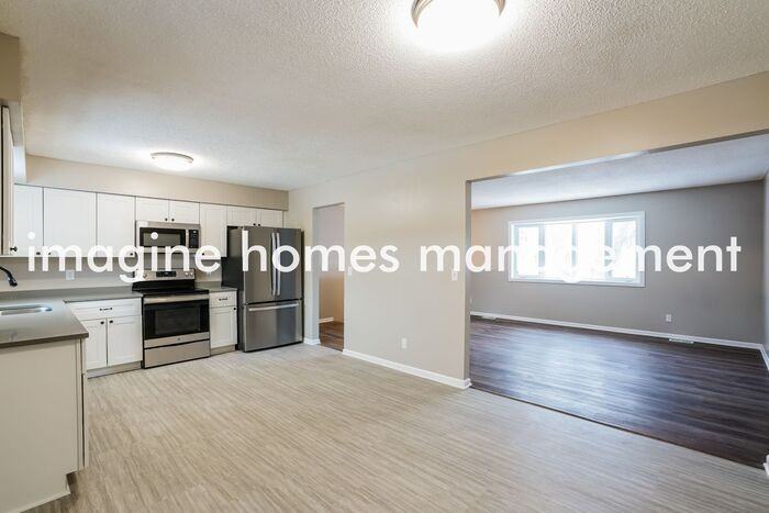 13040 Valley Forge Ln N - Photo 5 of 19