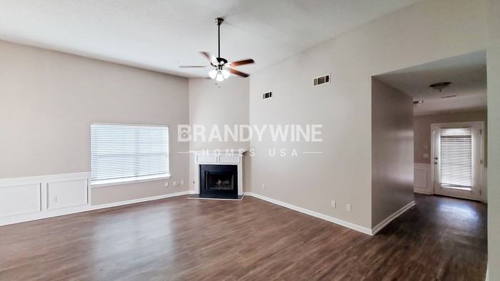 8702 Goswell Dr - Photo 4 of 17