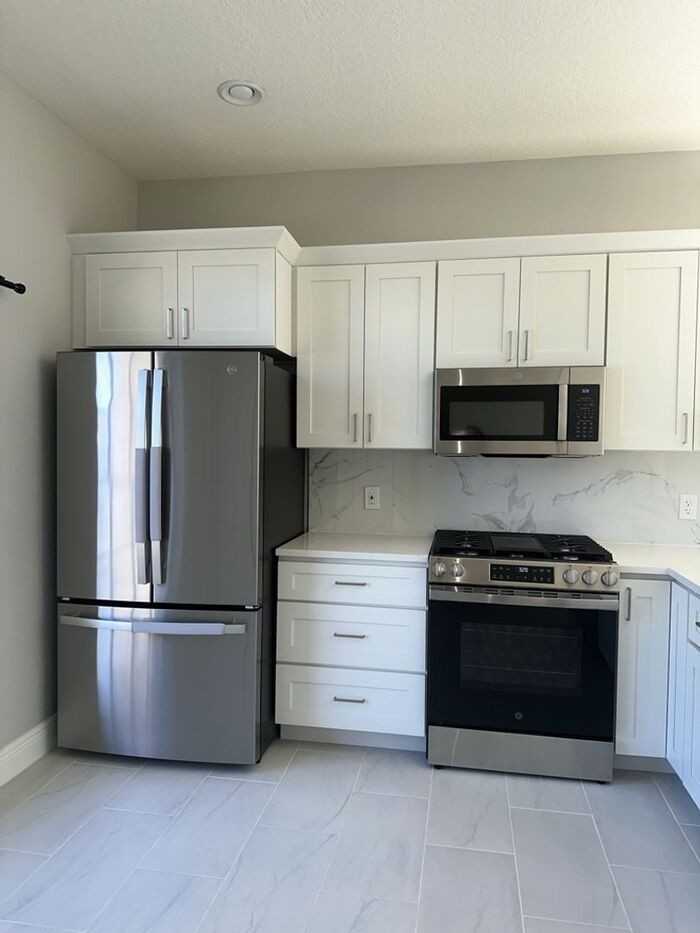 1329 Avonwood Ct - Photo 2 of 22