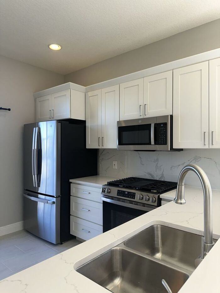 1329 Avonwood Ct - Photo 4 of 22