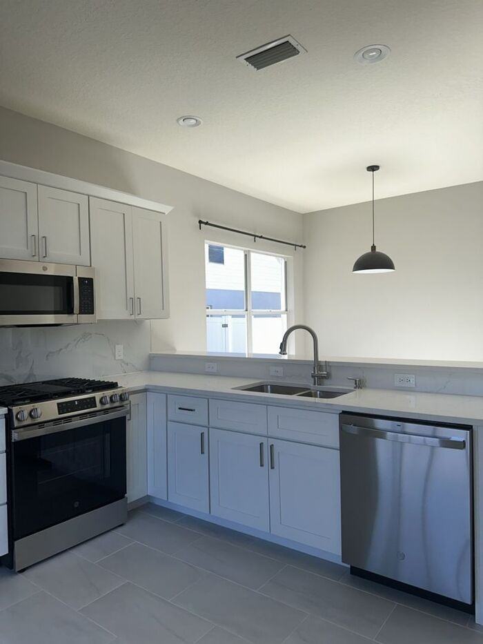 1329 Avonwood Ct - Photo 6 of 22