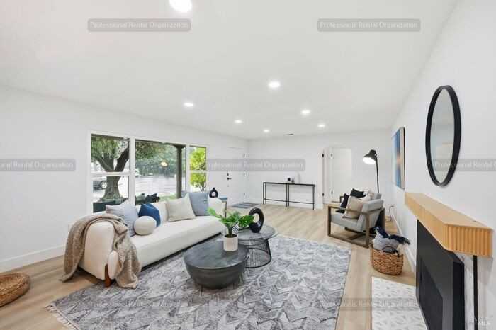 2132 Geary Dr - Photo 3 of 19