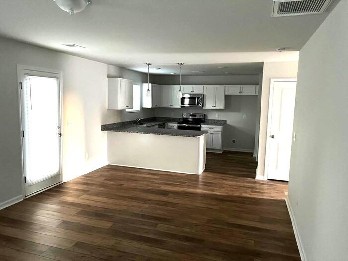 22 Chalet Ct - Photo 3 of 19