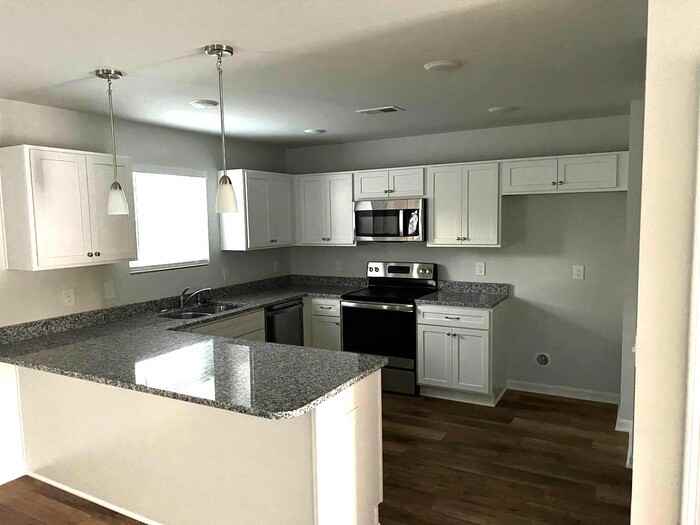 22 Chalet Ct - Photo 4 of 19