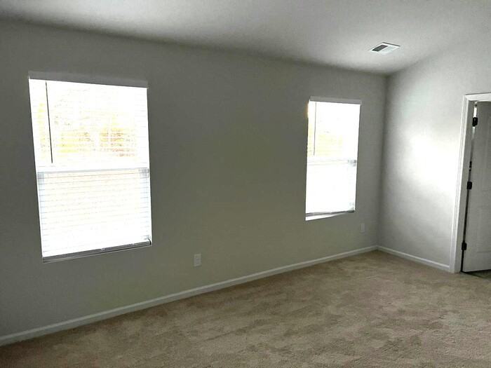 22 Chalet Ct - Photo 5 of 19