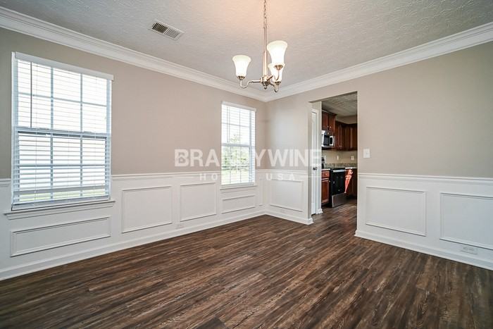 801 Lake Chase - Photo 5 of 18