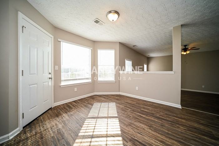 801 Lake Chase - Photo 6 of 18