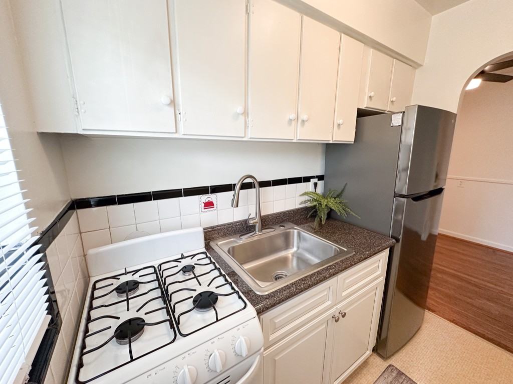 2782 Observatory Ave #8 - Photo 7 of 11