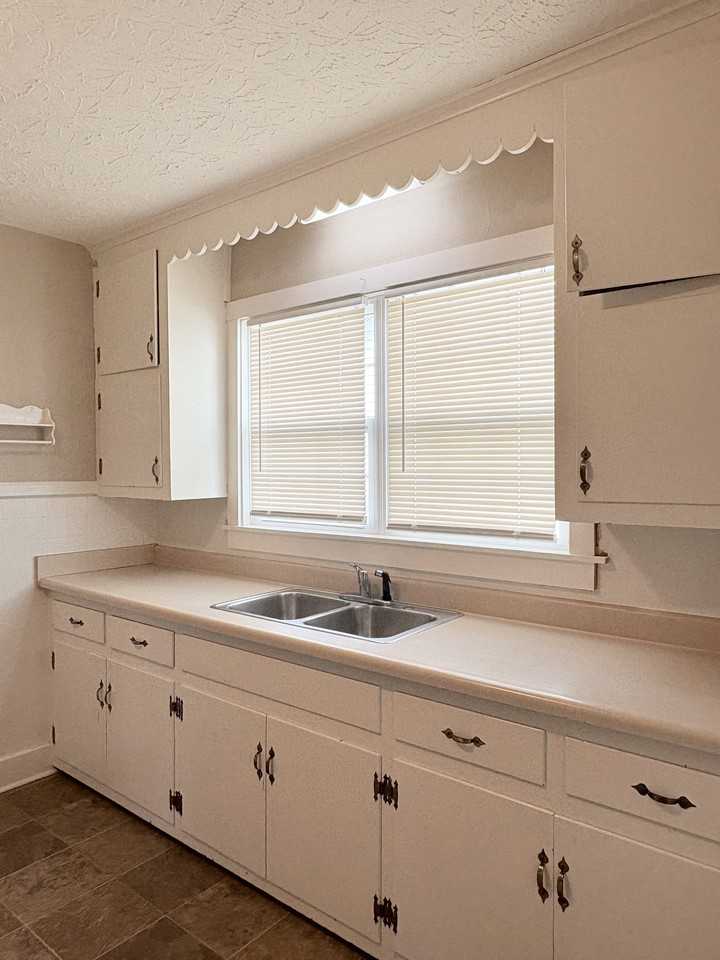 1428 Nutwood St #NA - Photo 3 of 18