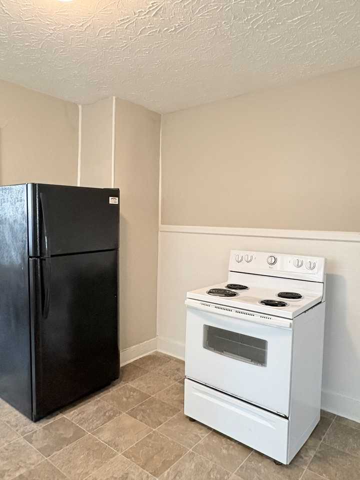 1428 Nutwood St #NA - Photo 4 of 18