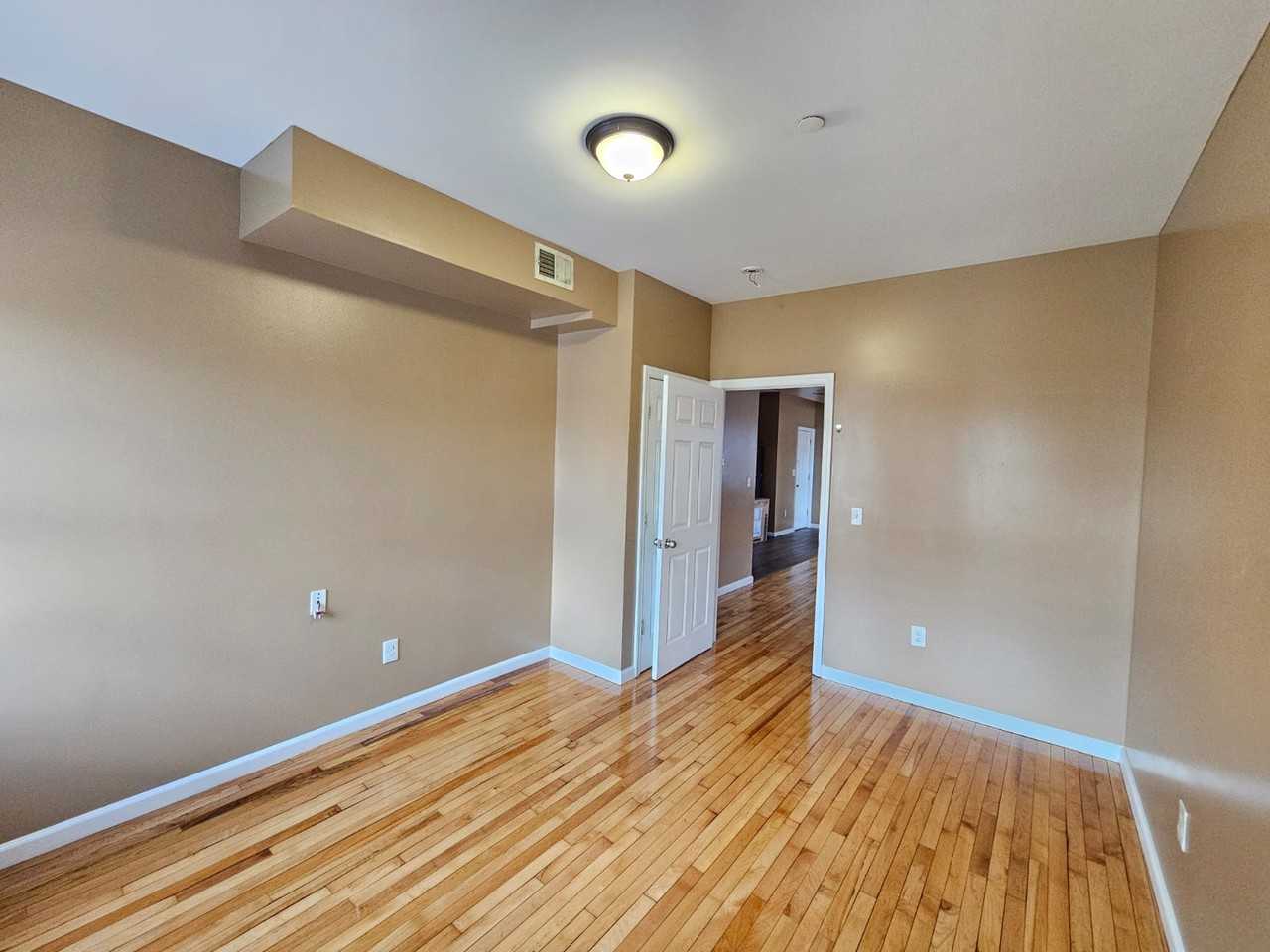 39 N Burnett St #B - Photo 5 of 12