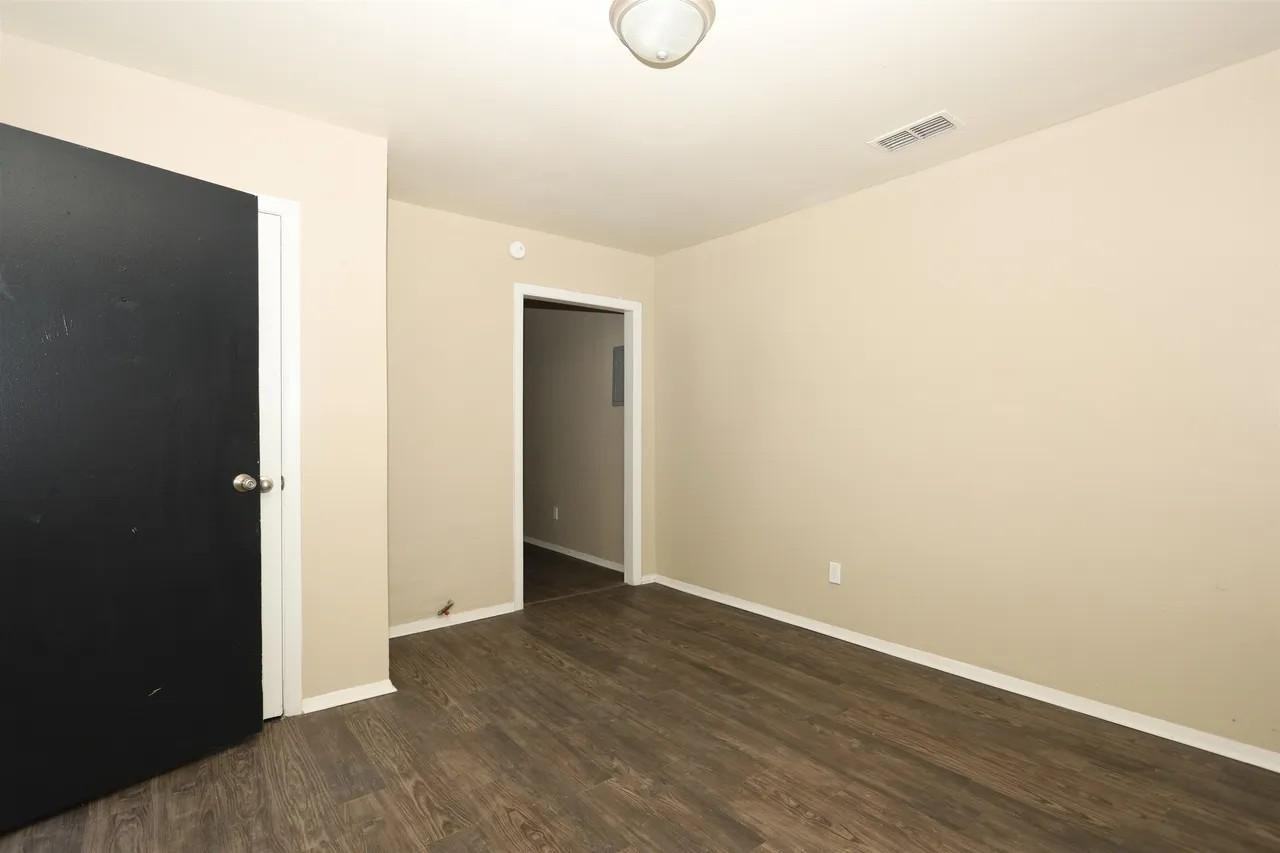 3268 Powell Ave - Photo 3 of 14