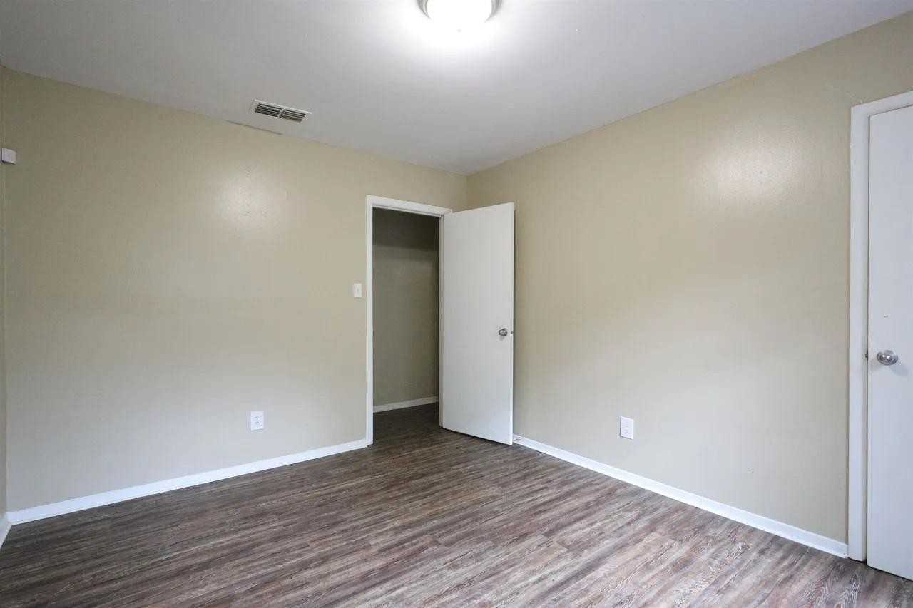 3268 Powell Ave - Photo 4 of 14