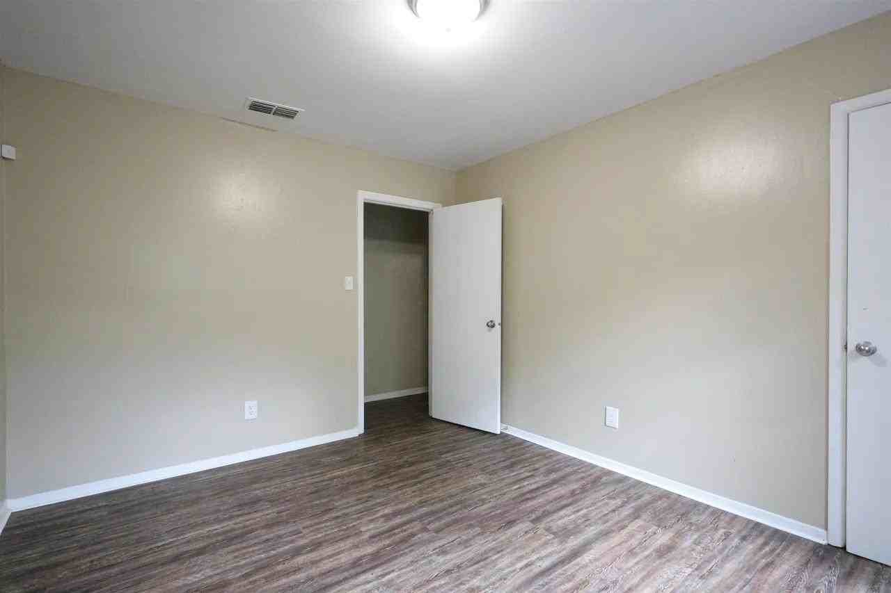 3268 Powell Ave - Photo 5 of 14