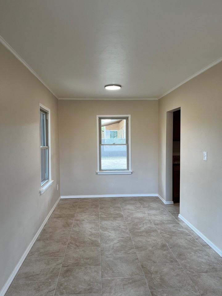 3702 E Seneca St #NA - Photo 5 of 13