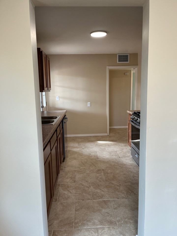 3702 E Seneca St #NA - Photo 6 of 13