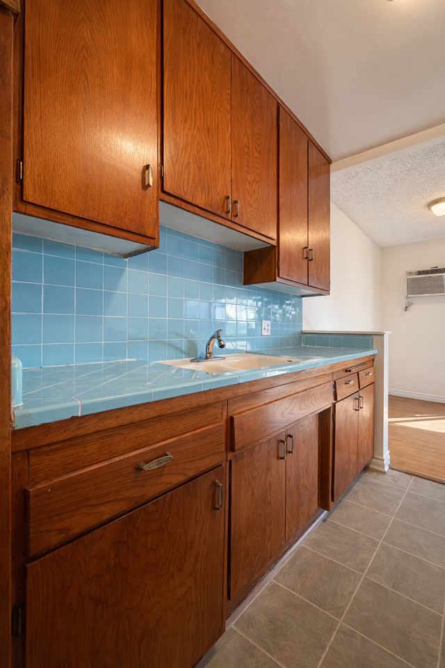 1533 N Hayworth Ave #104 - Photo 3 of 14