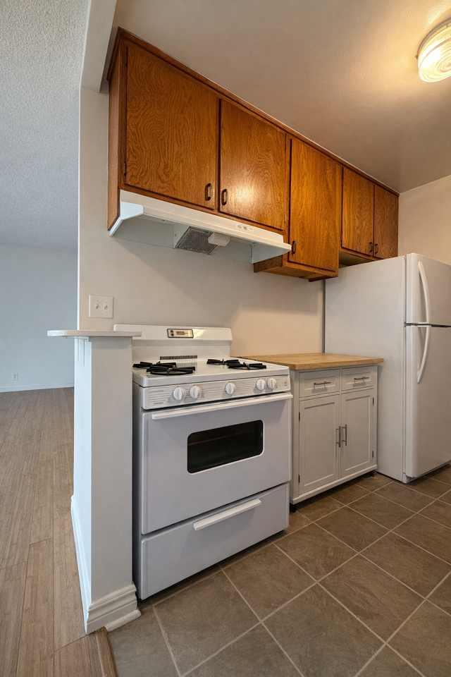 1533 N Hayworth Ave #104 - Photo 5 of 14