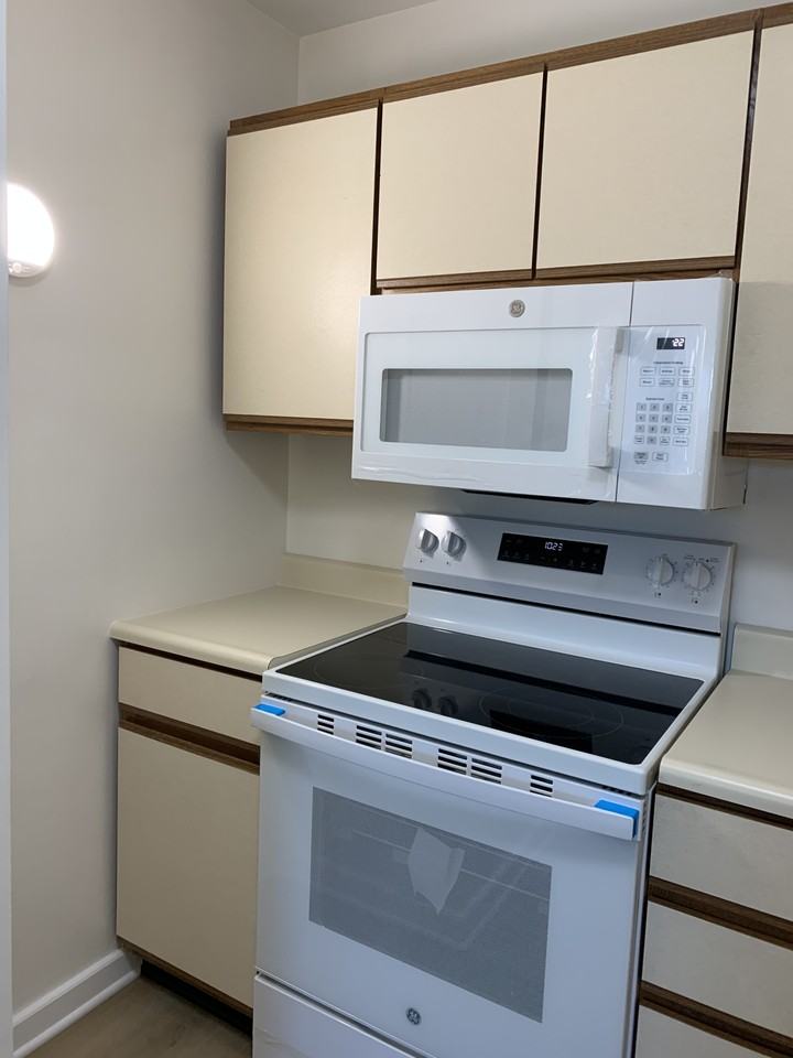 11 Warren Lodge Ct #2D - Photo 7 of 15