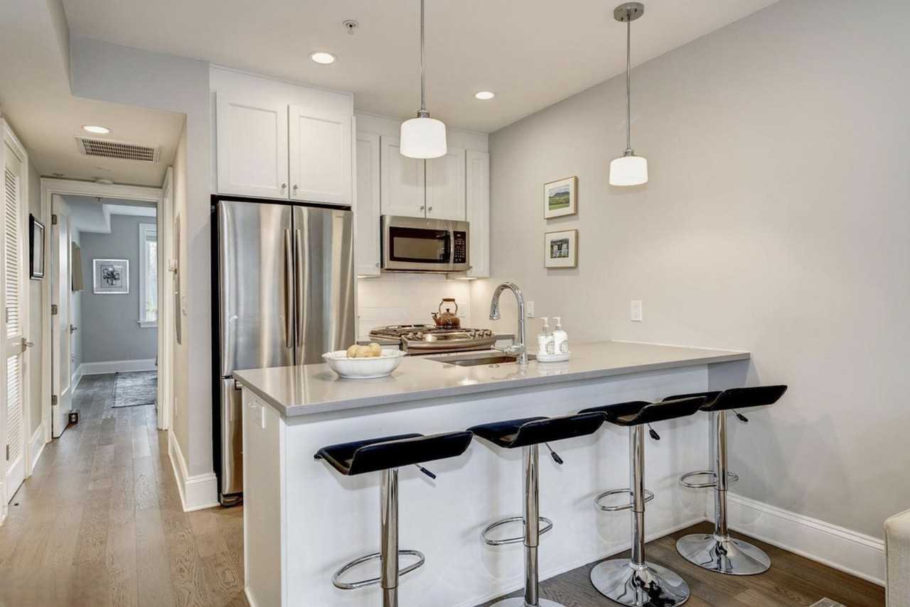 3918 W St Nw #4 - Photo 5 of 19