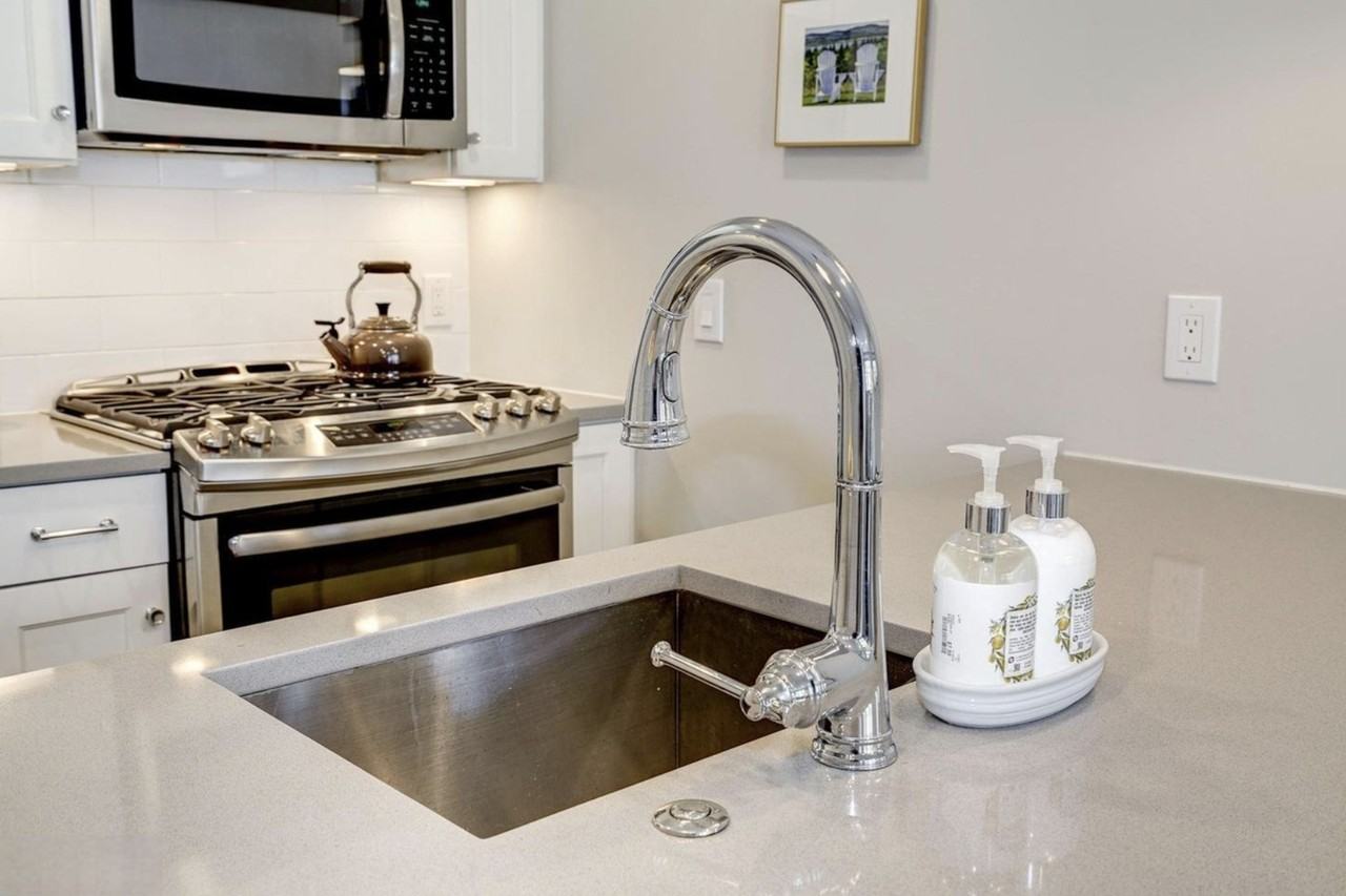 3918 W St Nw #4 - Photo 7 of 19