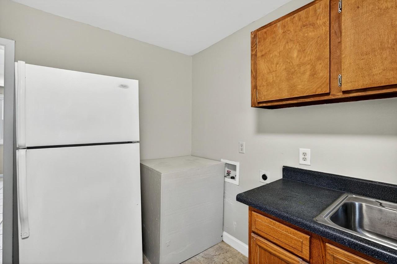 129 Congress St - Photo 2 of 10