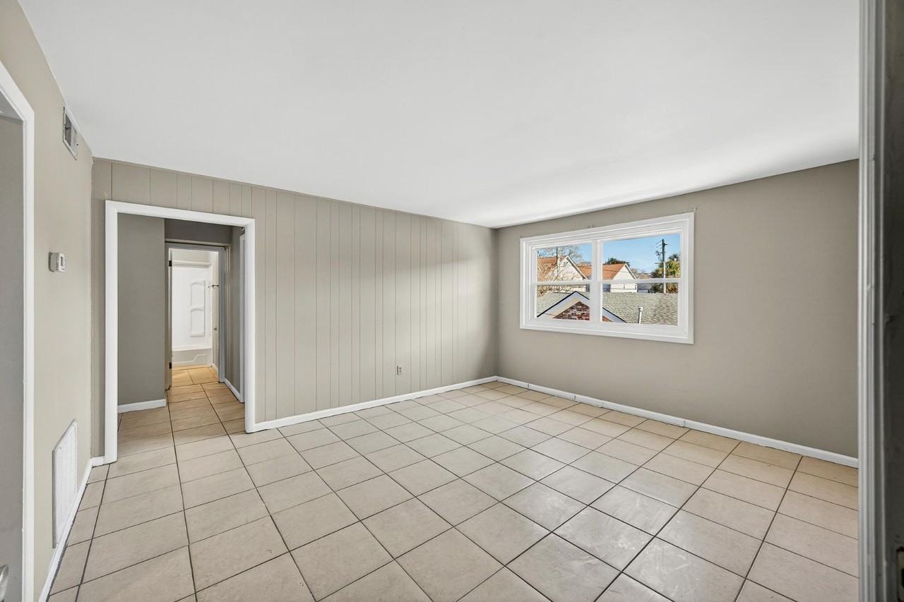 129 Congress St - Photo 3 of 10