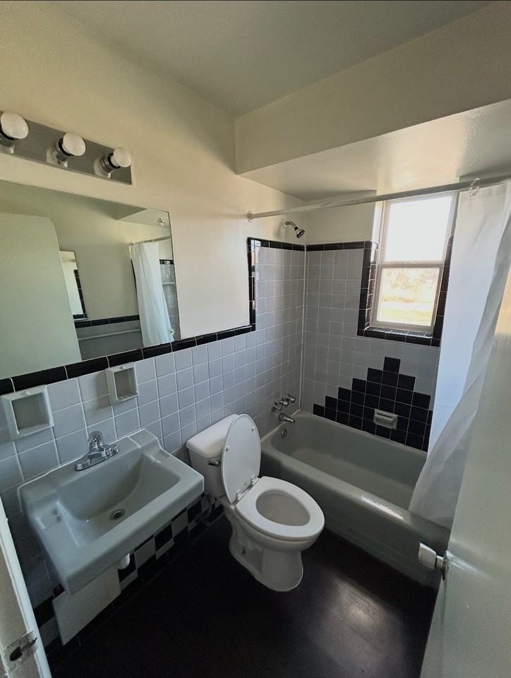 2986 Woodrow Ave #6 - Photo 6 of 7