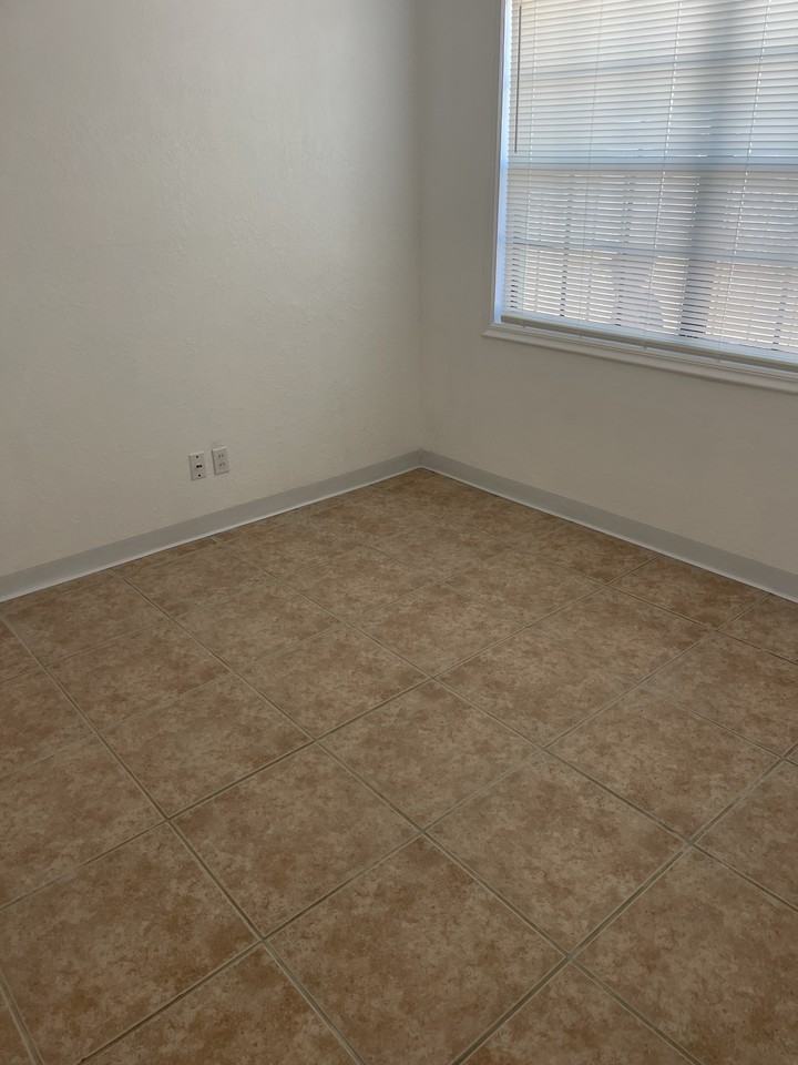 13400 1st St E #4 - Photo 3 of 9