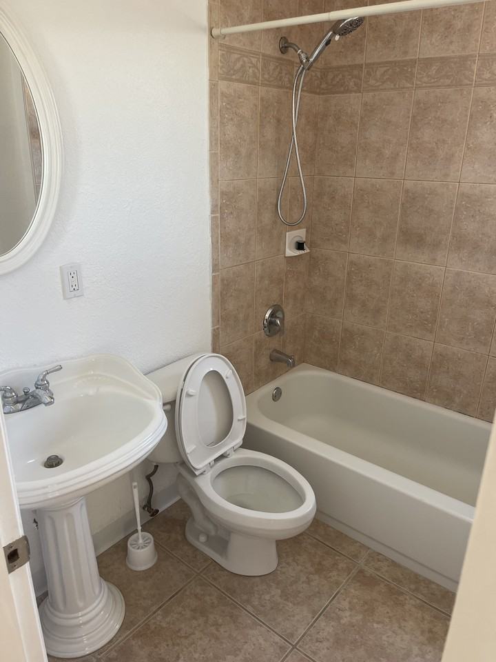 13400 1st St E #4 - Photo 7 of 9