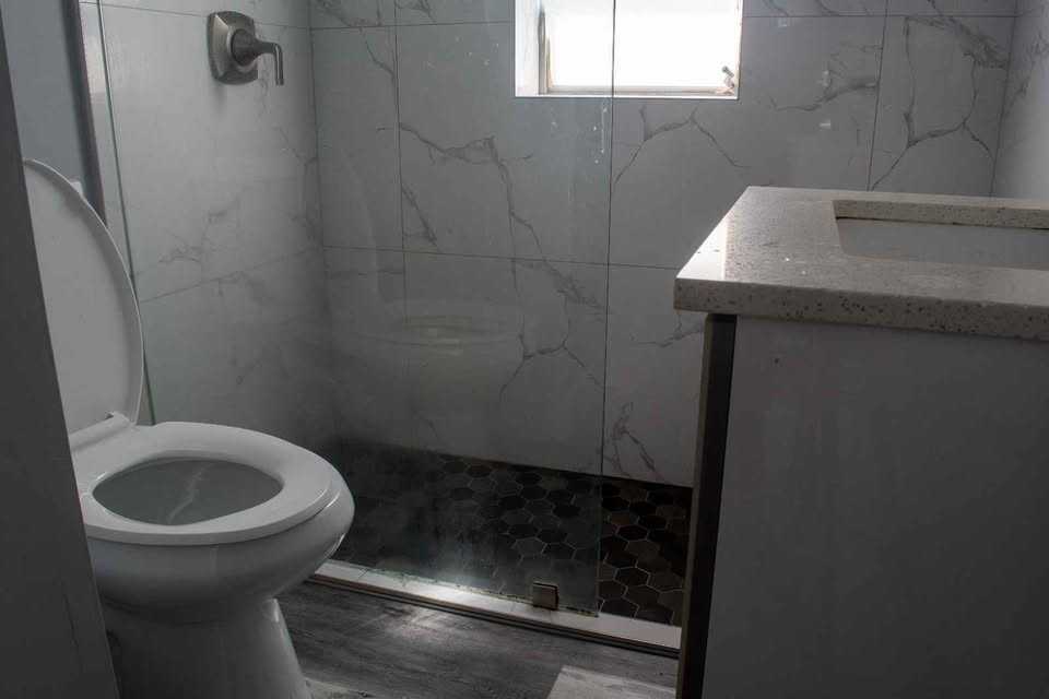 1652 Nw 1st St #2 - Photo 2 of 5