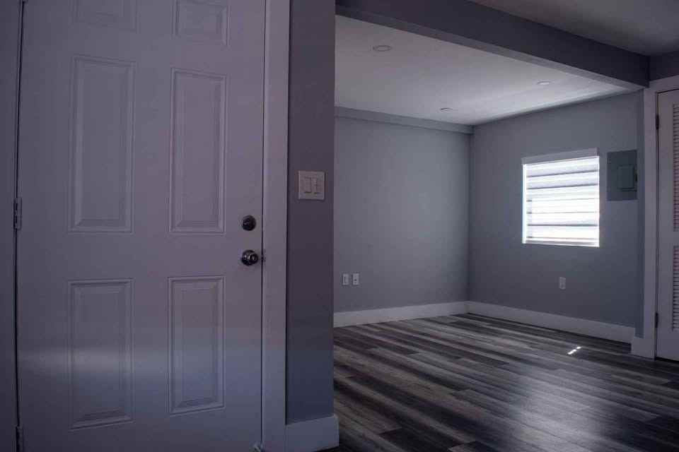 1652 Nw 1st St #2 - Photo 5 of 5