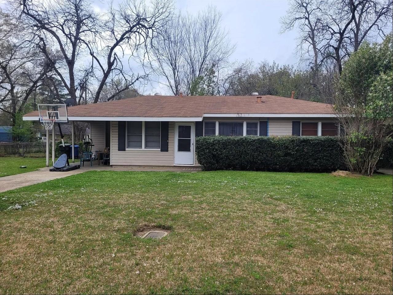 3940 Wallace Ave - Photo 2 of 2