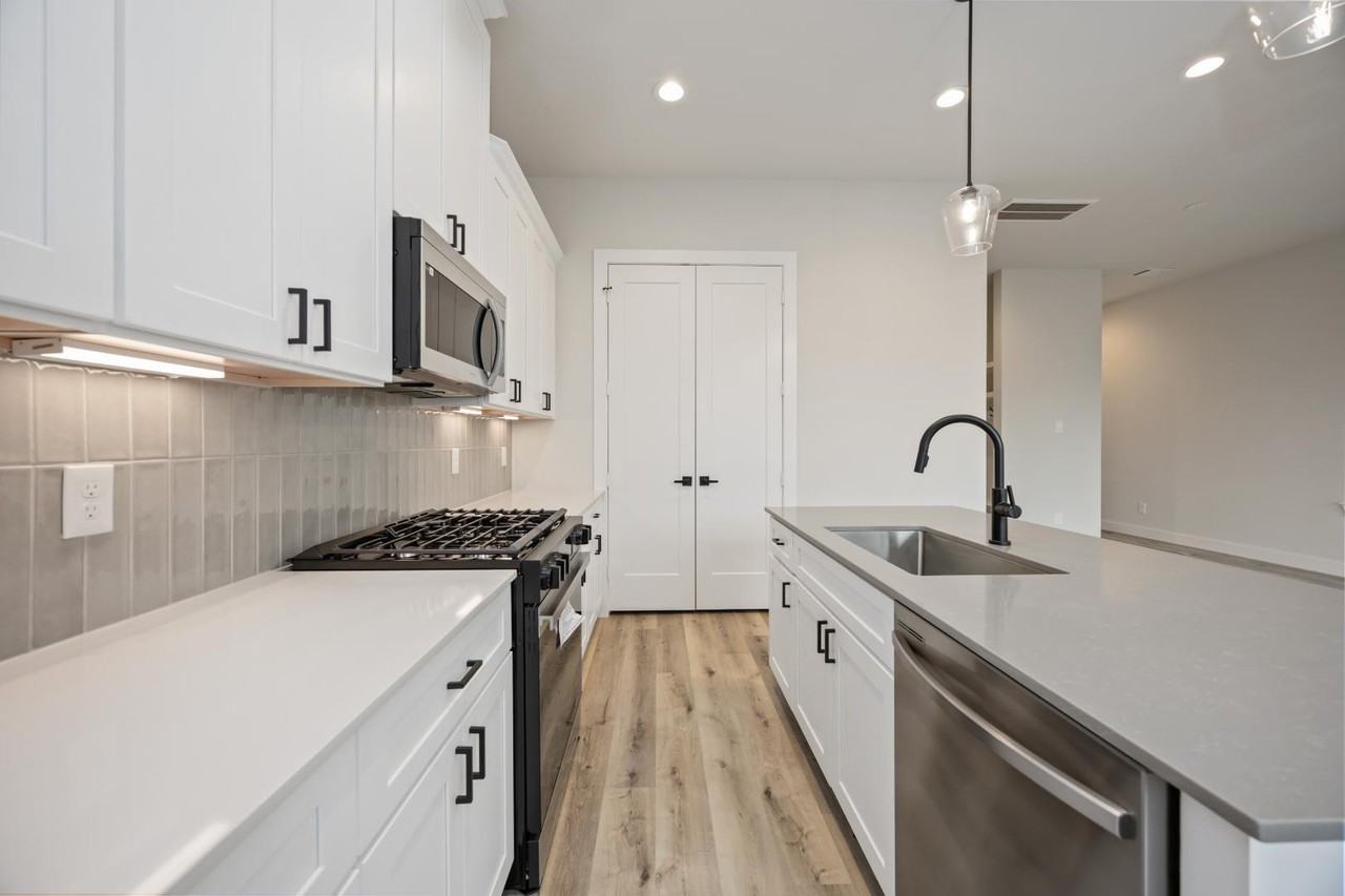 6111 De Campo St - Photo 4 of 15