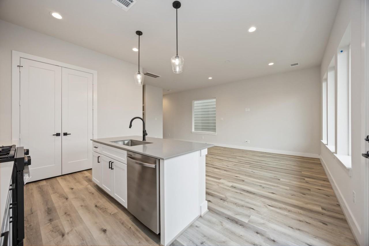 6111 De Campo St - Photo 6 of 15