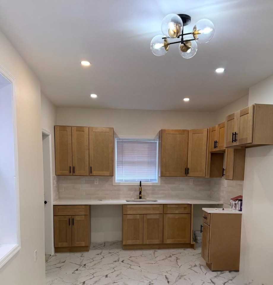 608 West St - Photo 5 of 8